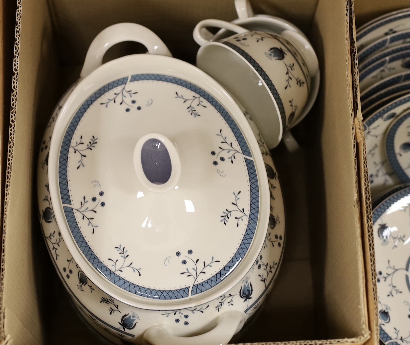 A Royal Doulton dinner and tea service, 76 pieces, Cambridge pattern
